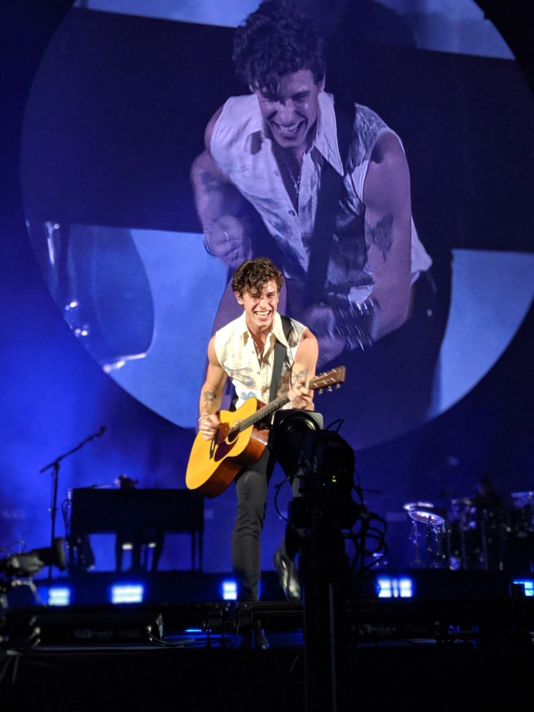 00100lPORTRAIT_00100_BURST20191004202412103_COVER