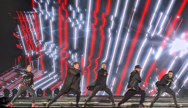 00100lPORTRAIT_00100_BURST20191030201940442_COVER