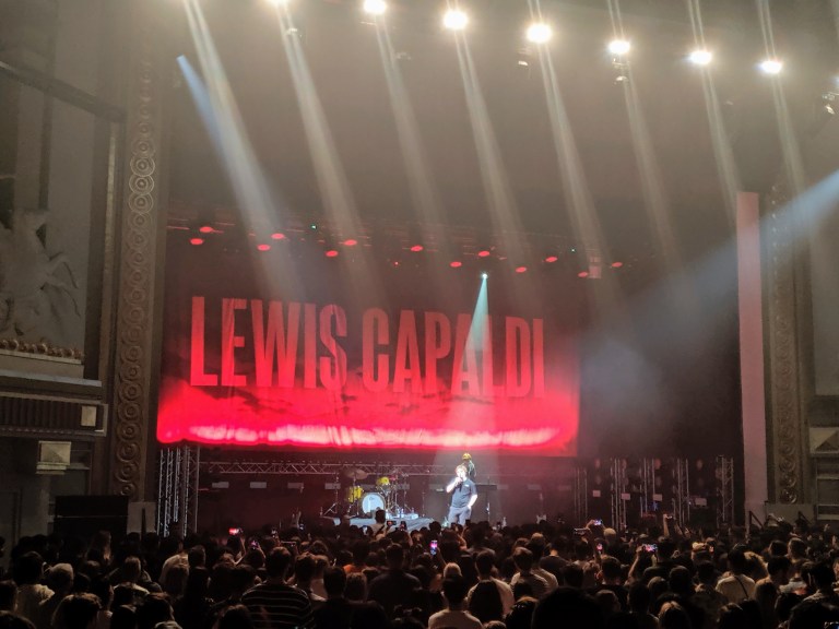 00000PORTRAIT_00000_BURST20200111212323106